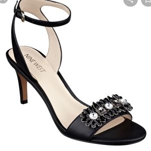 Nine West Jenetter kitten sandal heels 10